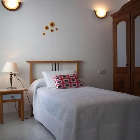Villa Sleeps 8 Pool Wifi Las Brenas