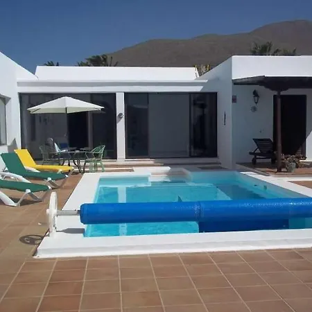 Sleeps 8 Pool Wifi فيلة