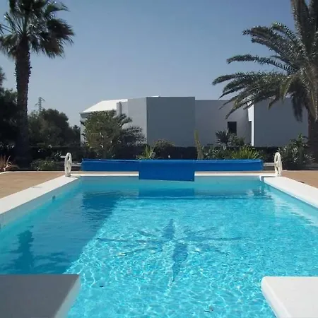 Sleeps 8 Pool Wifi فيلة