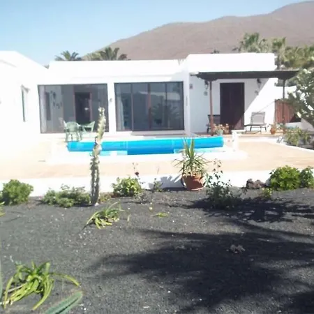 Sleeps 8 Pool Wifi Villa Las Breñas